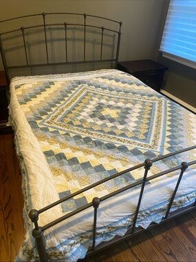 Vintage Handmade Quilt patchwork floral handmade queen size quilt